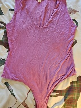 Sleeveless V-Neck Women’s Bodysuit in Magenta Pink